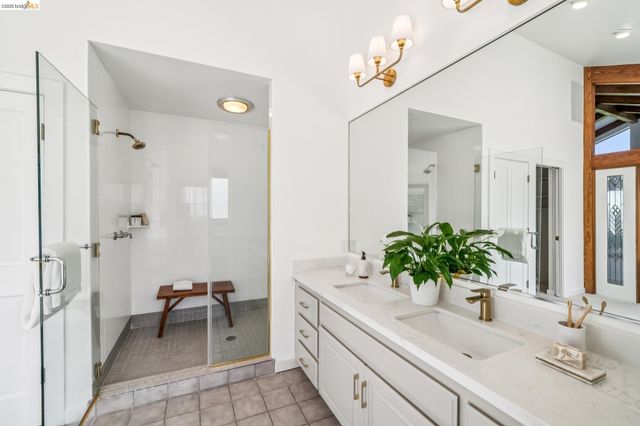 6277 Wood Dr, Oakland, CA 94611