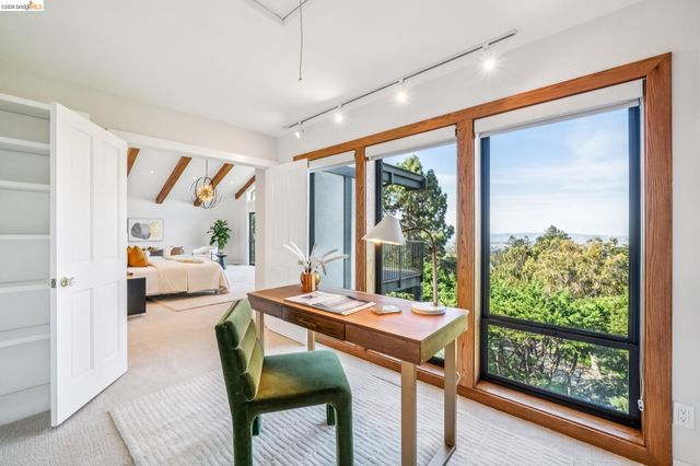 6277 Wood Dr, Oakland, CA 94611