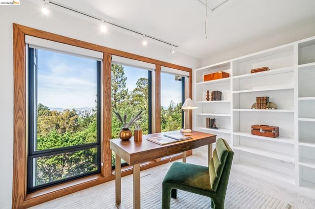 6277 Wood Dr, Oakland, CA 94611