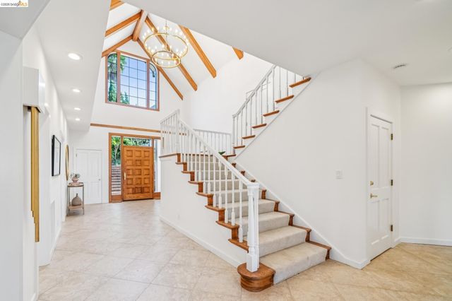 6277 Wood Dr, Oakland, CA 94611