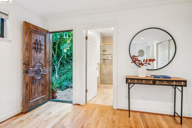 6277 Wood Dr, Oakland, CA 94611