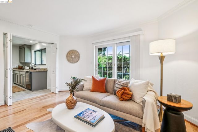 6277 Wood Dr, Oakland, CA 94611