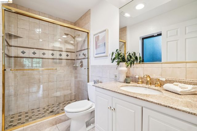 6277 Wood Dr, Oakland, CA 94611