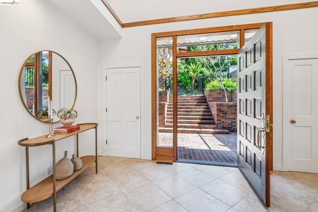 6277 Wood Dr, Oakland, CA 94611