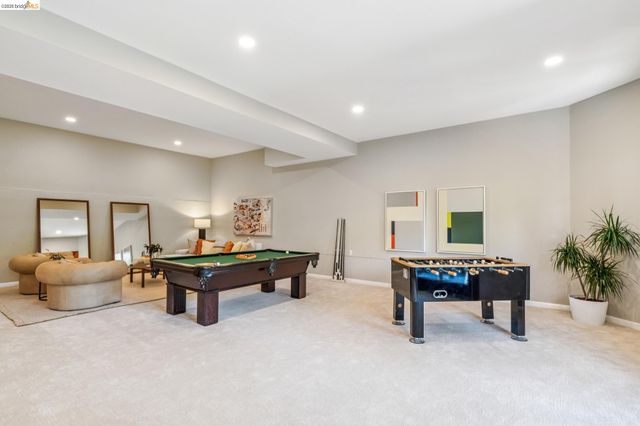 6277 Wood Dr, Oakland, CA 94611