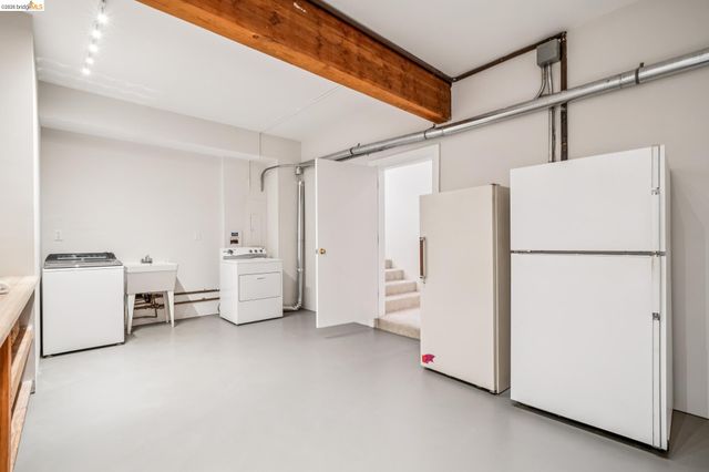 6277 Wood Dr, Oakland, CA 94611