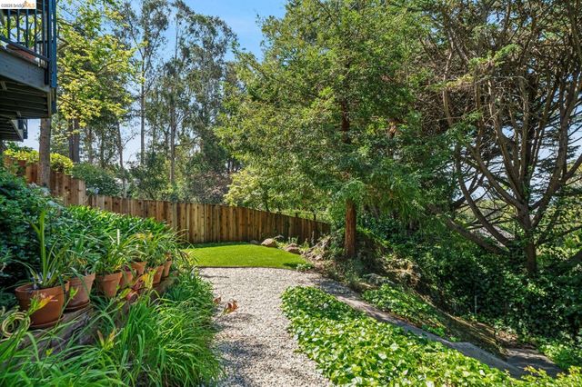 6277 Wood Dr, Oakland, CA 94611