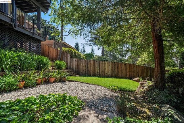 6277 Wood Dr, Oakland, CA 94611