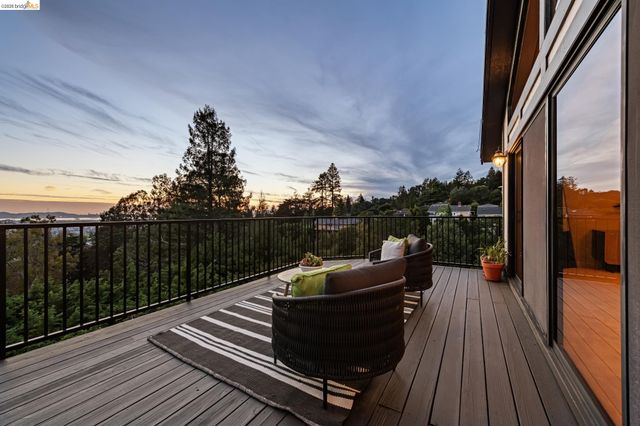 6277 Wood Dr, Oakland, CA 94611