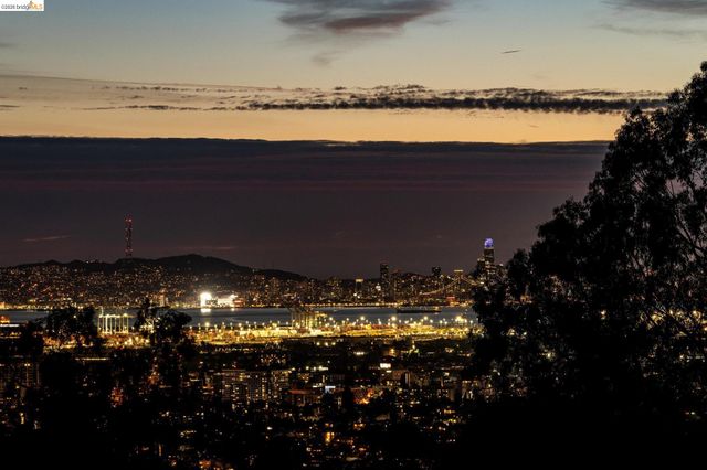 6277 Wood Dr, Oakland, CA 94611