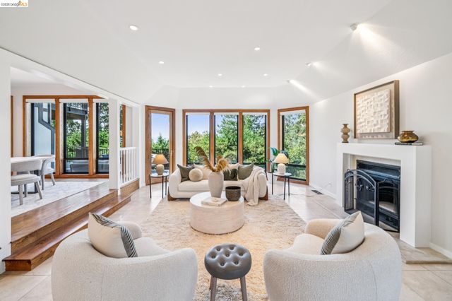 6277 Wood Dr, Oakland, CA 94611