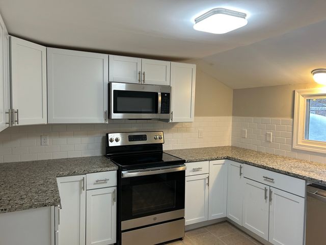 16 Upton St, Hanson, MA 02341