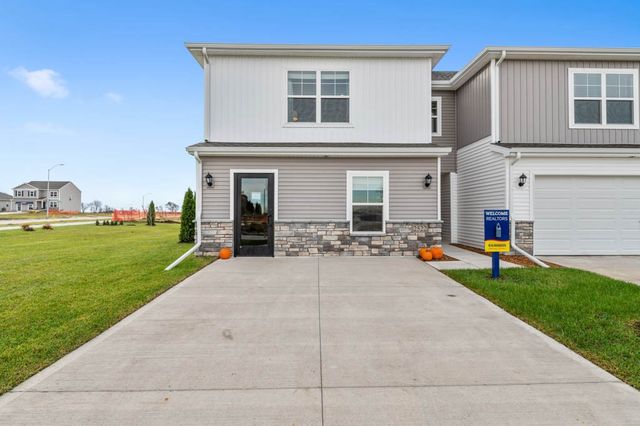 2536 SE Morningdew Drive, West Des Moines, IA 50265