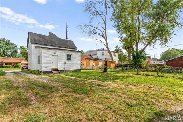 421 S 20th Street, Belleville, IL 62226