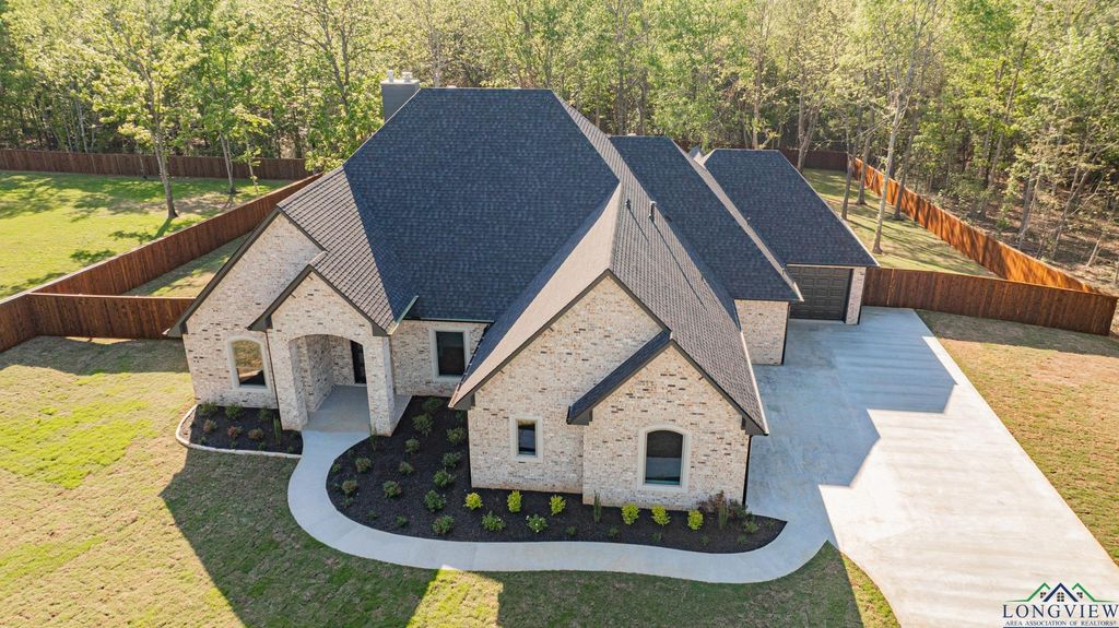175 Thorn Briar Trail, Longview, TX 75602