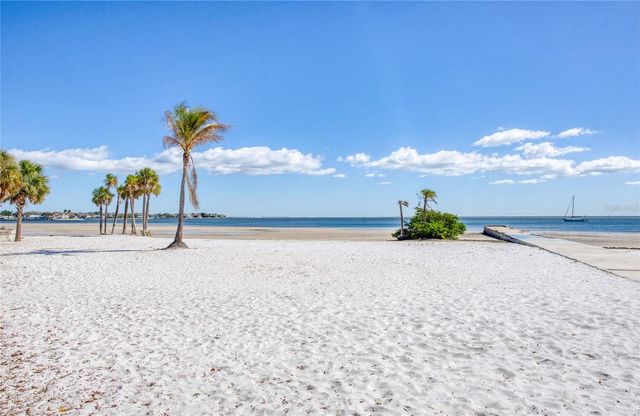 366 47TH AVENUE N 3, St Petersburg, FL 33703