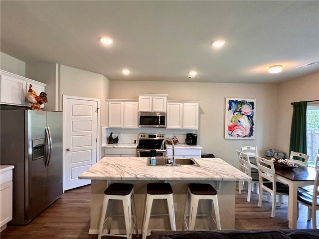 883 Sparrow Circle, Fayetteville, AR 72701