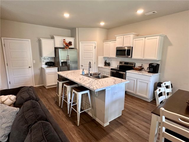 883 Sparrow Circle, Fayetteville, AR 72701