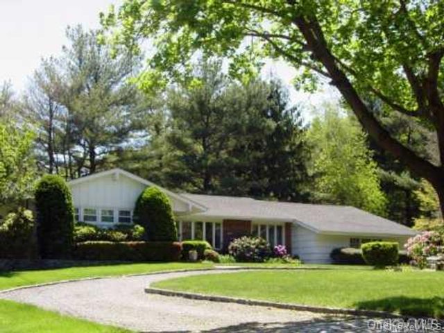 5 Breezy Hill Drive, Northport, NY 11768