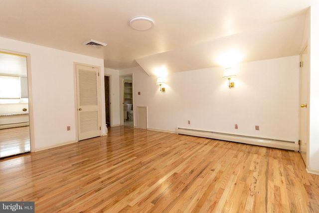 3883 DEMPSEY LN, Huntingdon Valley, PA 19006
