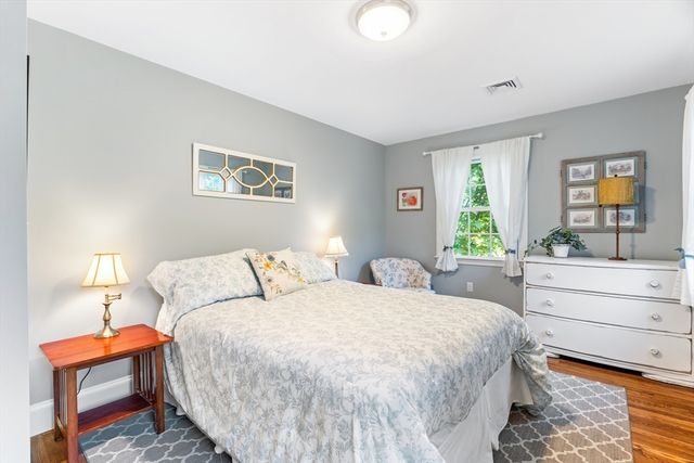2 Woodridge Rd, Dover, MA 02030
