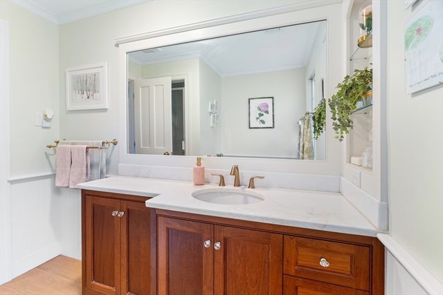 2 Woodridge Rd, Dover, MA 02030