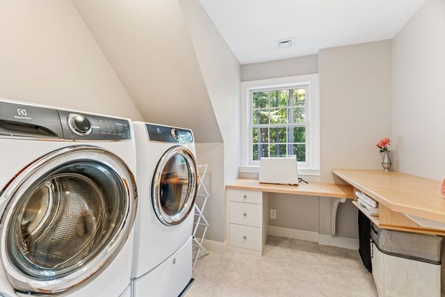 2 Woodridge Rd, Dover, MA 02030