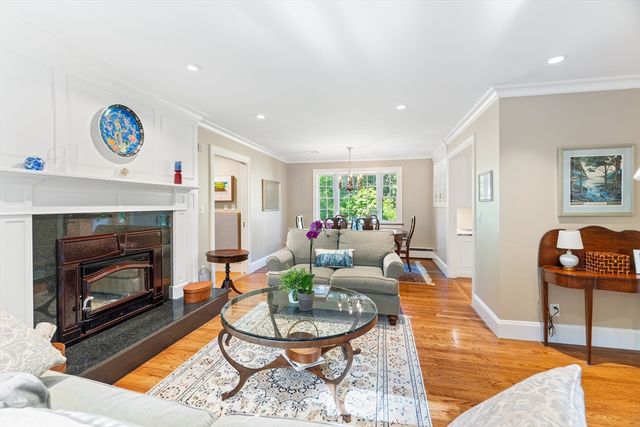 2 Woodridge Rd, Dover, MA 02030
