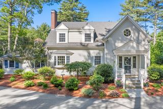 2 Woodridge Rd, Dover, MA 02030
