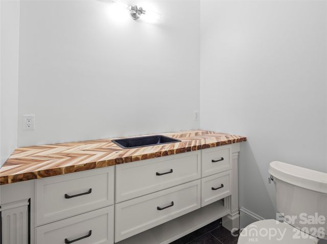 672 Walnut Valley Parkway, Arden, NC 28704