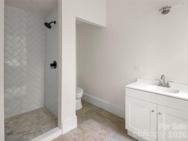672 Walnut Valley Parkway, Arden, NC 28704