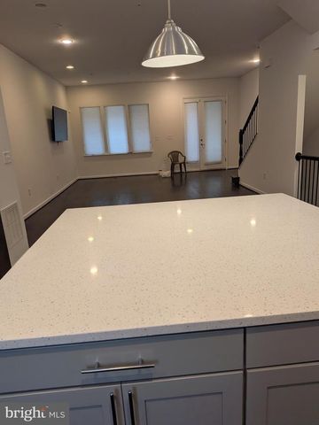 126 CAMBRIA WAY, Alexandria, VA 22304