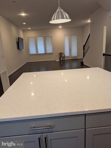 126 CAMBRIA WAY, Alexandria, VA 22304