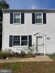 8244 ROANOKE CT, Severn, MD 21144