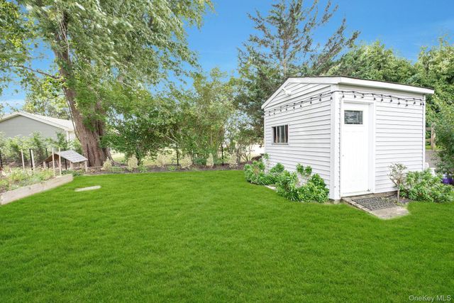 33 Willow Street, Aquebogue, NY 11931