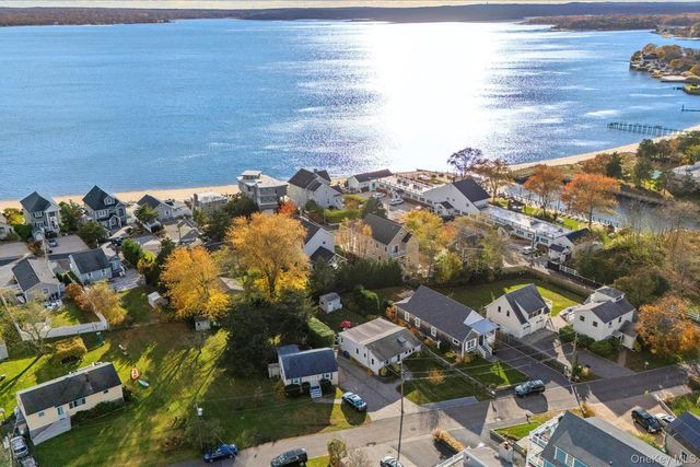 33 Willow Street, Aquebogue, NY 11931