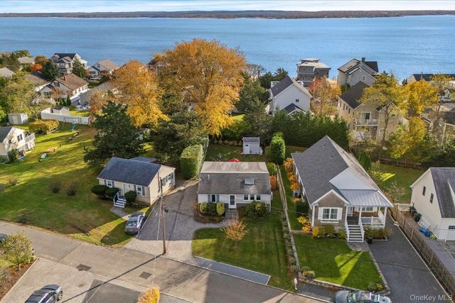 33 Willow Street, Aquebogue, NY 11931