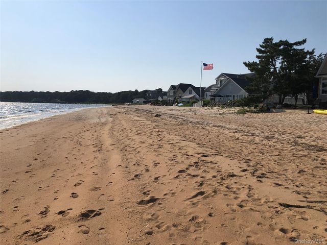 33 Willow Street, Aquebogue, NY 11931