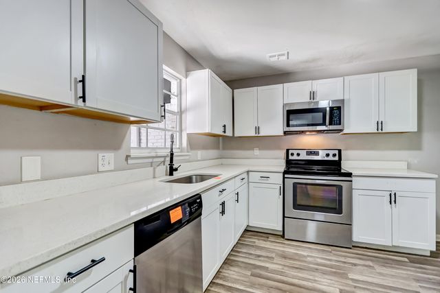 2824 WOODLAND Drive, Orange Park, FL 32073