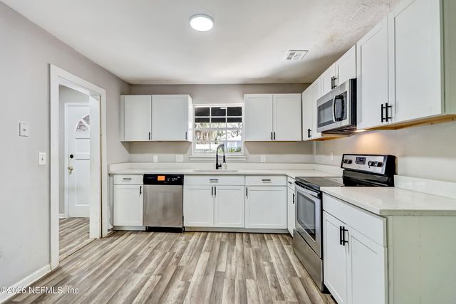 2824 WOODLAND Drive, Orange Park, FL 32073