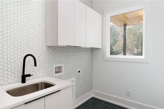 1281 Avalon NE Place, Atlanta, GA 30306