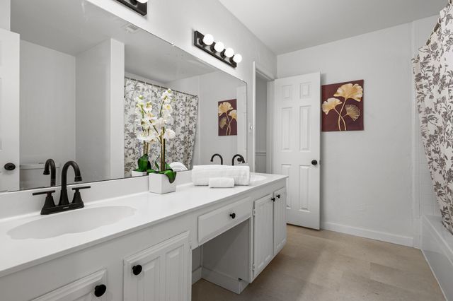 200 Saddle Rock Court, Irving, TX 75063