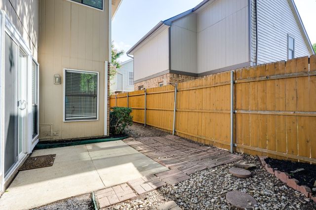200 Saddle Rock Court, Irving, TX 75063