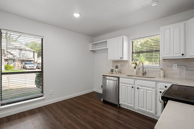 200 Saddle Rock Court, Irving, TX 75063