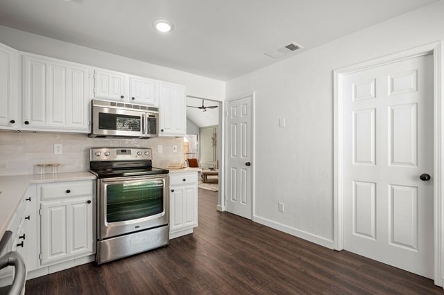 200 Saddle Rock Court, Irving, TX 75063