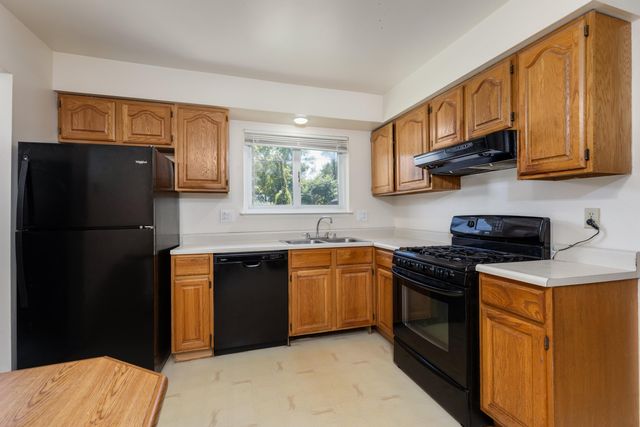 1577 Sheffield Drive, Ypsilanti, MI 48198