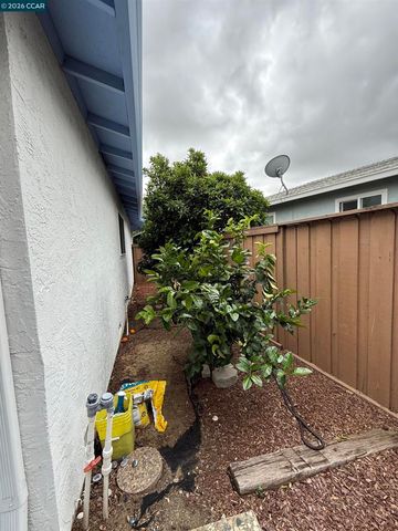 2175 Sugartree Dr, Pittsburg, CA 94565