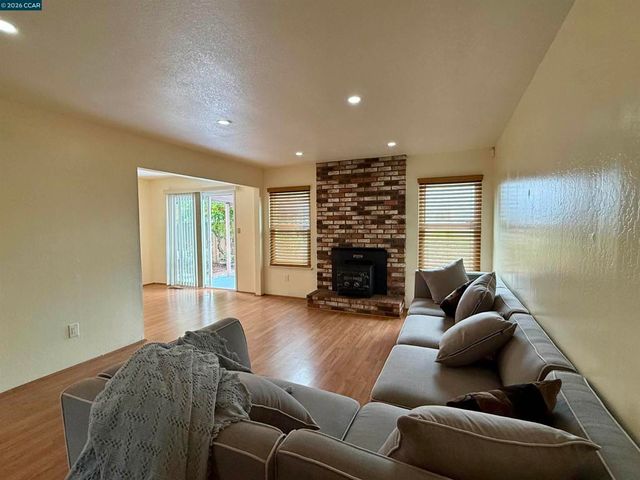2175 Sugartree Dr, Pittsburg, CA 94565