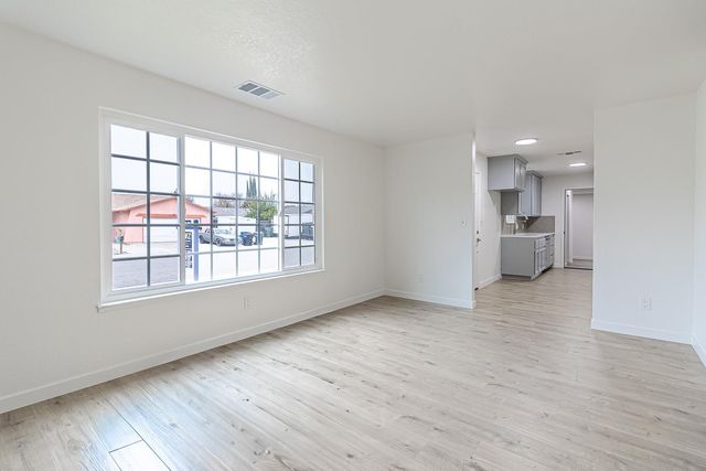 3314 Uranus Dr, Ceres, CA 95307