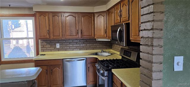 1916 Union Road, West Seneca, NY 14224